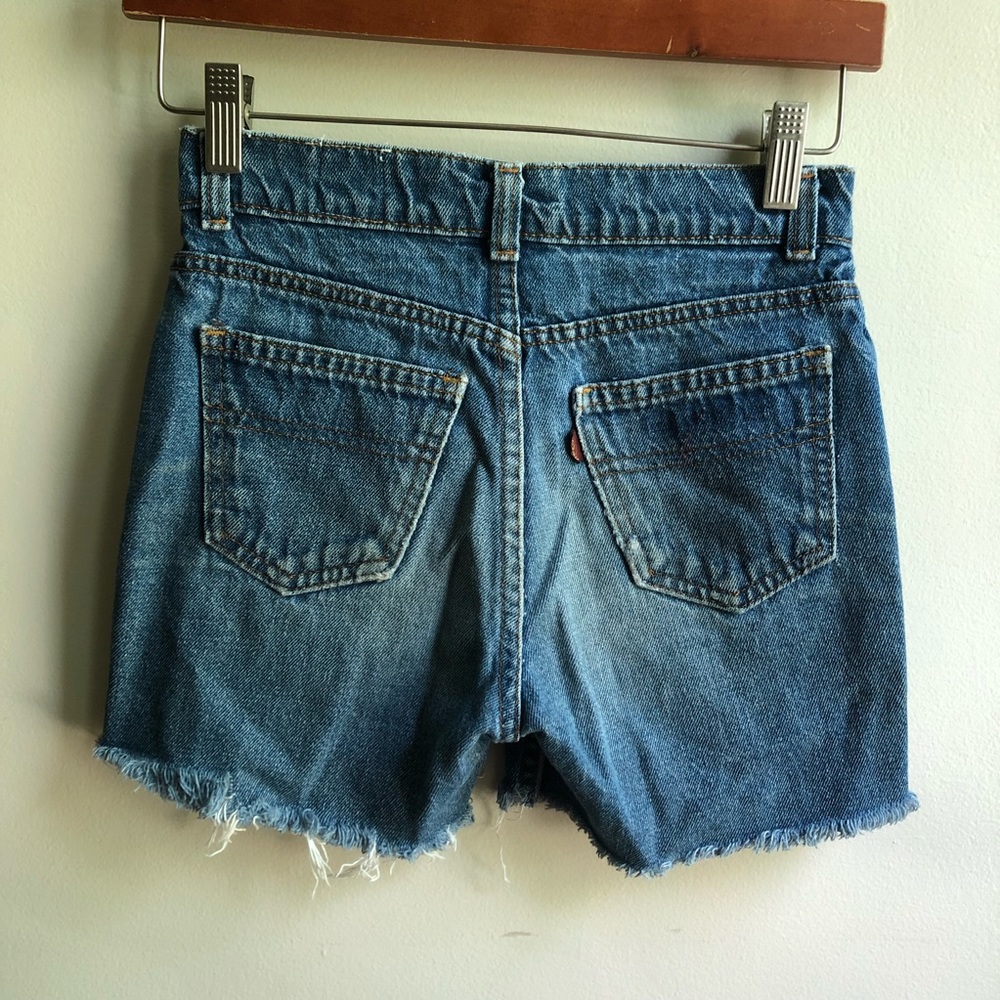 Vintage 90s Levi’s rhinestone embellished distressed denim shorts - Picture 9 of 10